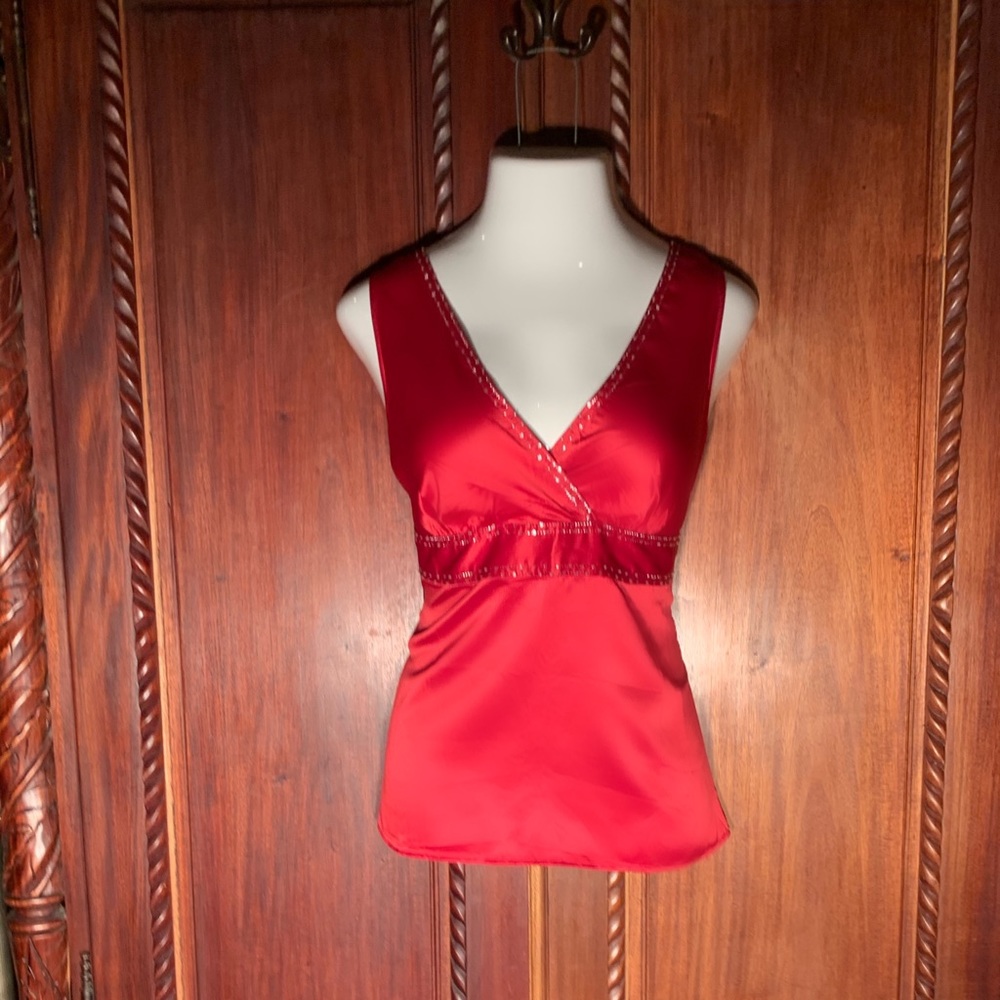 NWOT New York & Company Ruby Red Silky Embellished V-Neck Top 16 Fits like a 14. - Picture 3 of 9